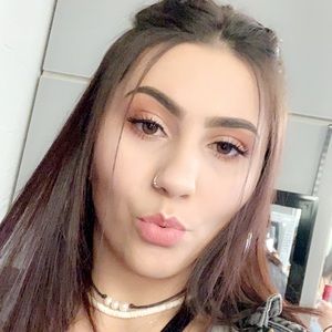 Meet your Posher, Alaina